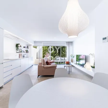 Апартаменты Casa Mirasal - Ground Flour - Roof Terrace - By Oyoostays Торевьиа