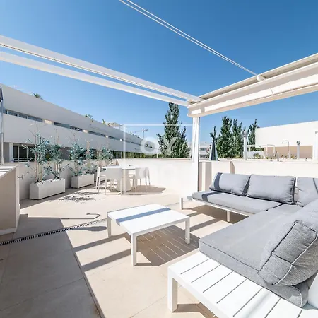 Апартаменты Casa Mirasal - Ground Flour - Roof Terrace - By Oyoostays Торевьиа