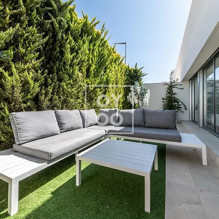 Апартаменты Casa Mirasal - Ground Flour - Roof Terrace - By Oyoostays Торевьиа